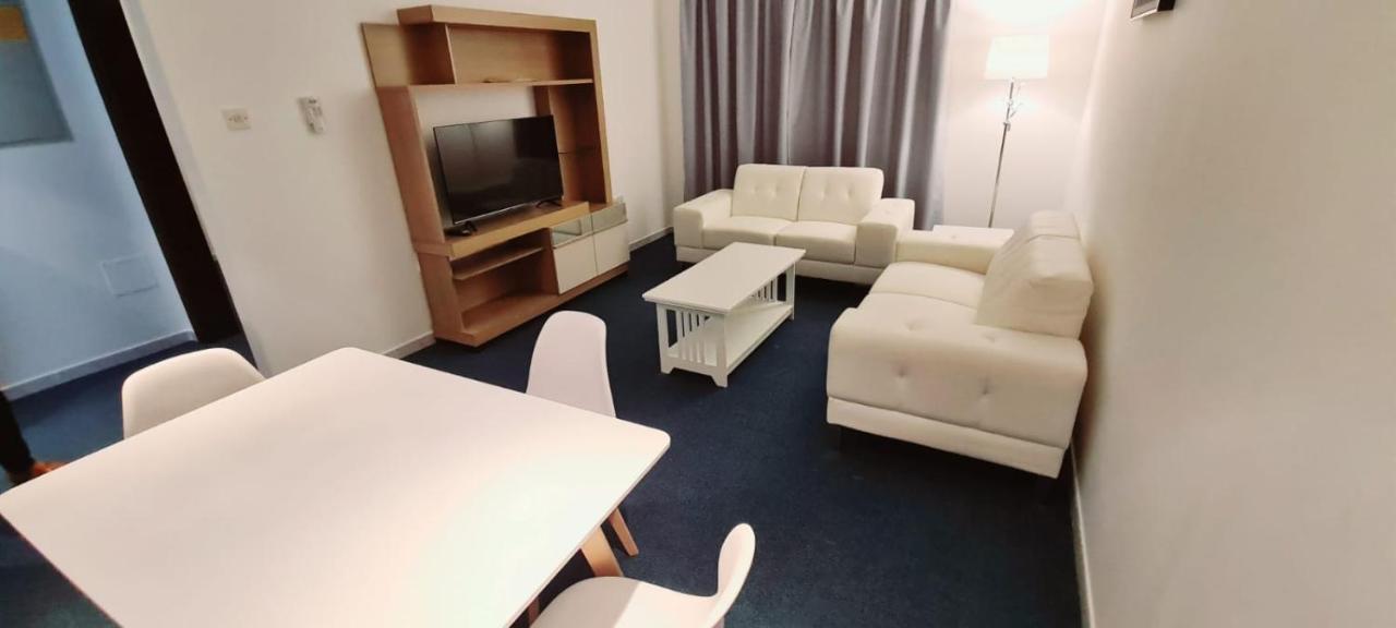 דובאי Havana Holiday Homes In Al Garhoud מראה חיצוני תמונה